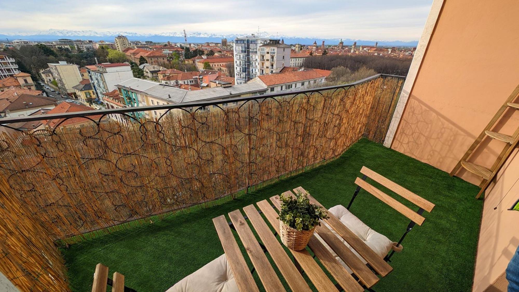 Apartament La Terrazza Del Re Vercelli Zewnętrze zdjęcie