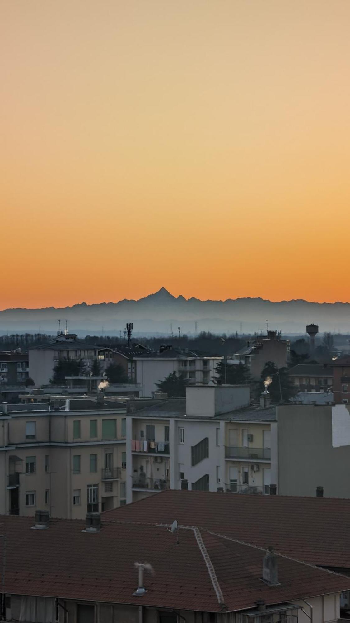 Apartament La Terrazza Del Re Vercelli Zewnętrze zdjęcie